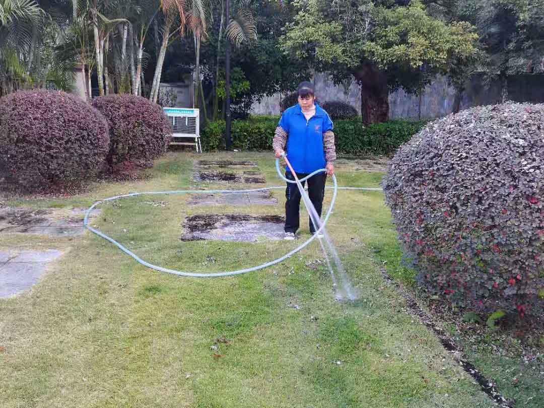小區綠化養護澆水