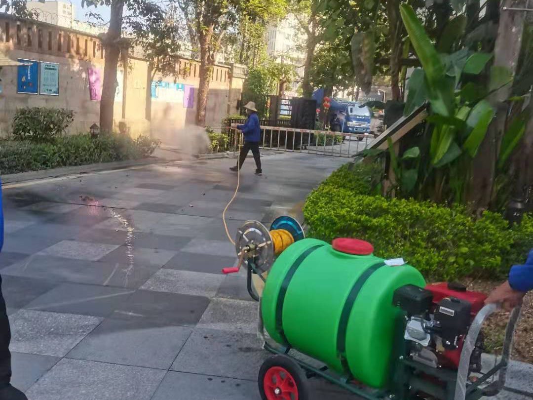 小區綠化養護噴灑農藥的注意事項