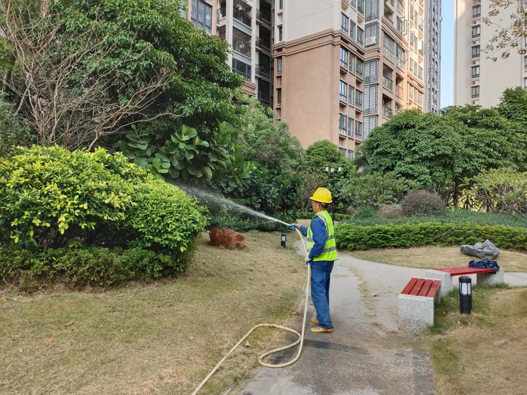 園林綠化養護澆返青水
