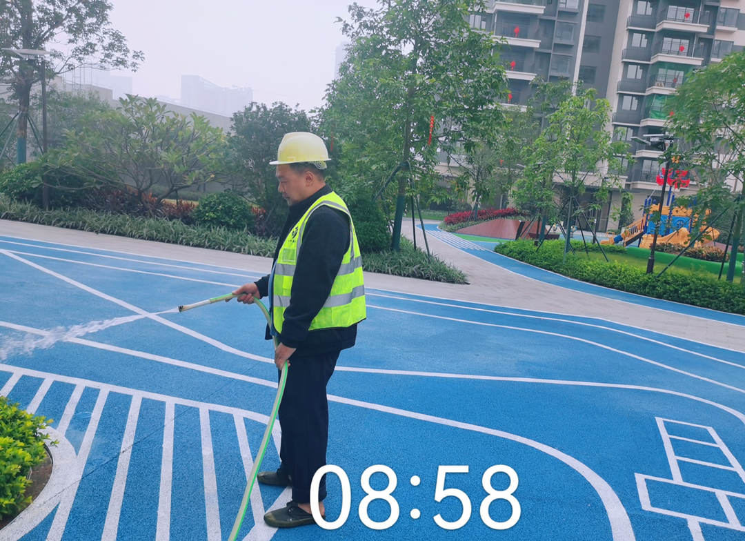 園林綠化養護澆防凍水